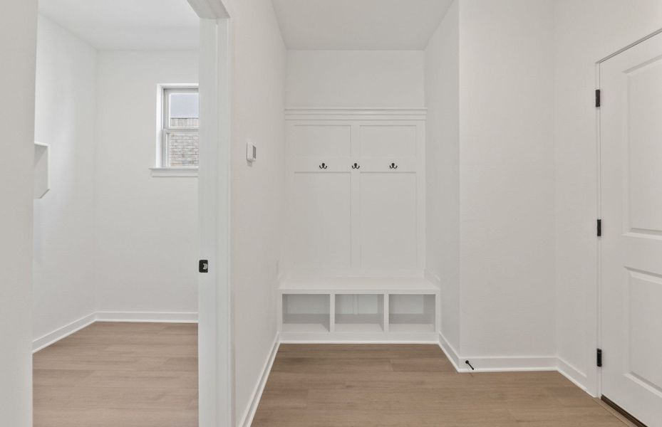 Spacious, unfurnished interior of a new home in Wolf Ranch, Georgetown (Image 30).