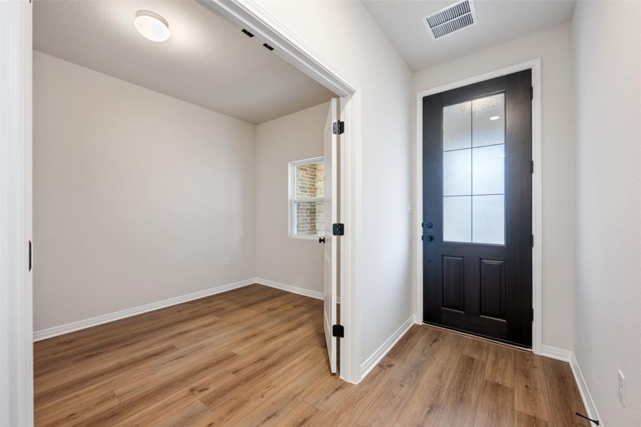Spacious, unfurnished interior of a new home in Rolling Glen, Hutto (Image 25). Spacious, unfurnished interior of a new home in Rolling Glen, Hutto (Image 25).