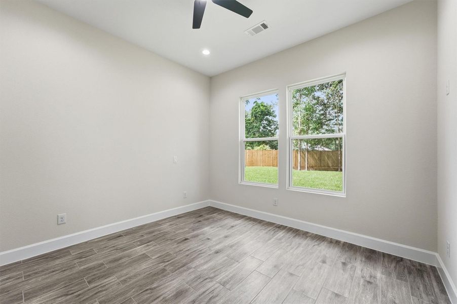 Spacious, unfurnished interior of a new home in , Roman Forest (Image 25).