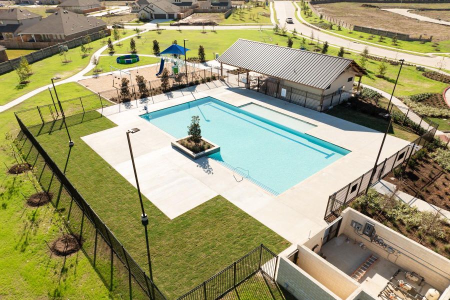 Community amenities in Canterra Creek, Iowa Colony (Image 12).