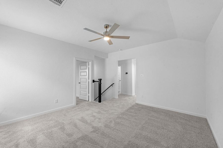 Spacious, unfurnished interior of a new home in Grand Mason Crossing, Katy (Image 18).