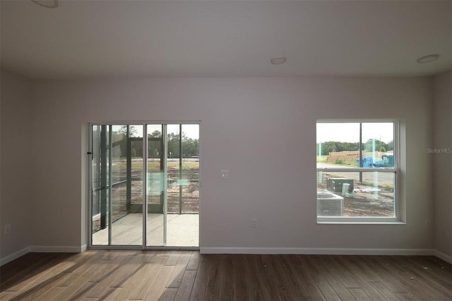 Spacious, unfurnished interior of a new home in Reeves Place, Orlando (Image 19).