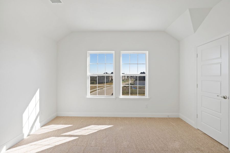 Spacious, unfurnished interior of a new home in Edgewater, Fate (Image 44).