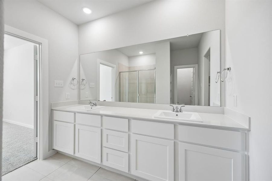 Primary Bathroom in the Mesquite home plan by Trophy Signature Homes – REPRESENTATIVE PHOTO Primary Bathroom in the Mesquite home plan by Trophy Signature Homes – REPRESENTATIVE PHOTO