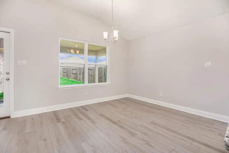 Spacious, unfurnished interior of a new home in Lago Mar, Texas City (Image 11).