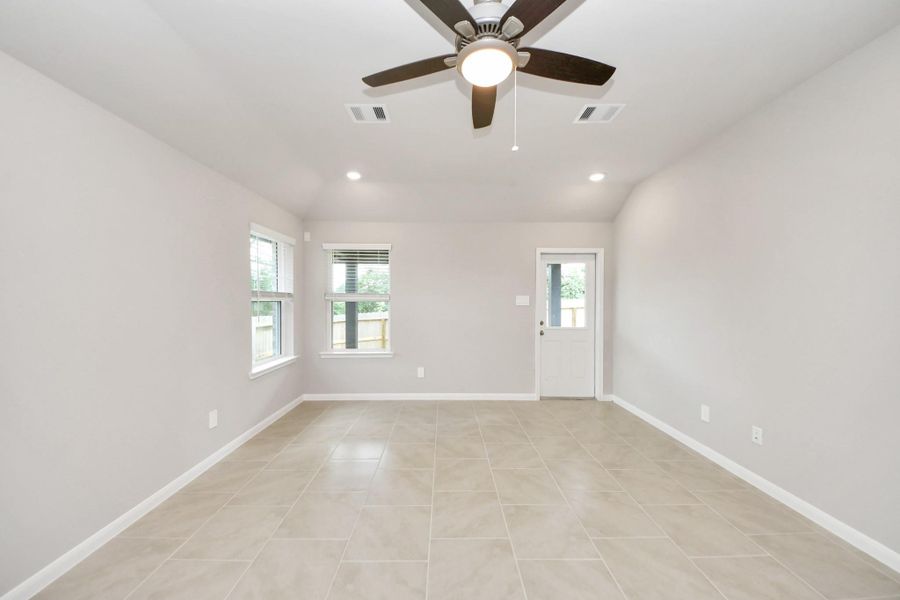 Spacious, unfurnished interior of a new home in Montgomery Ridge: Landmark Collection, Montgomery (Image 34).