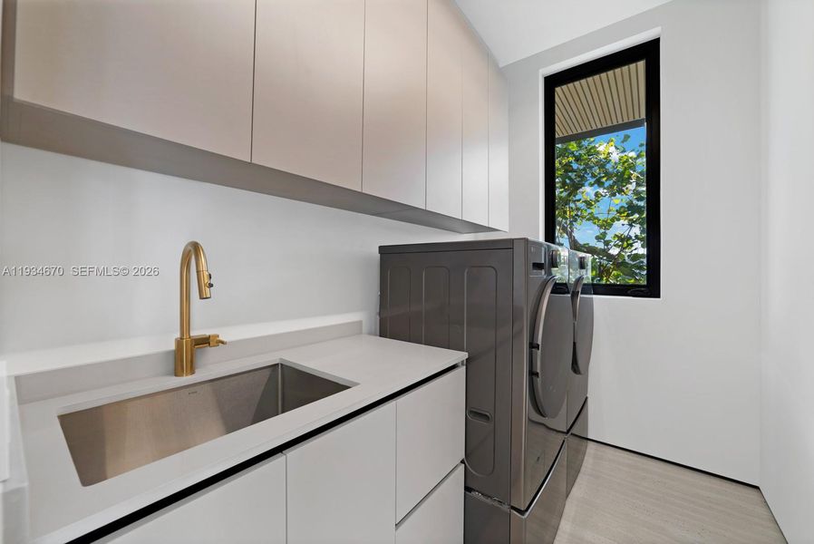 Furnished interior view inside a new home in , Fort Lauderdale (Image 39).