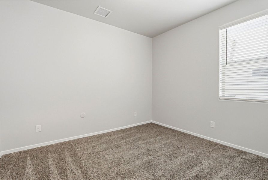 Spacious, unfurnished interior of a new home in Hillside Park, El Paso (Image 27).