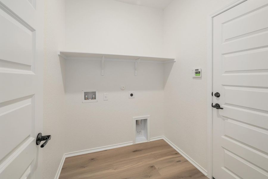Spacious, unfurnished interior of a new home in River Bluff, Leander (Image 18).