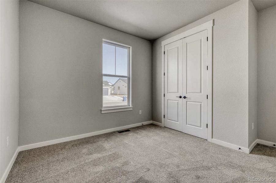 Spacious, unfurnished interior of a new home in Sterling Ranch Homestead, Colorado Springs (Image 23).