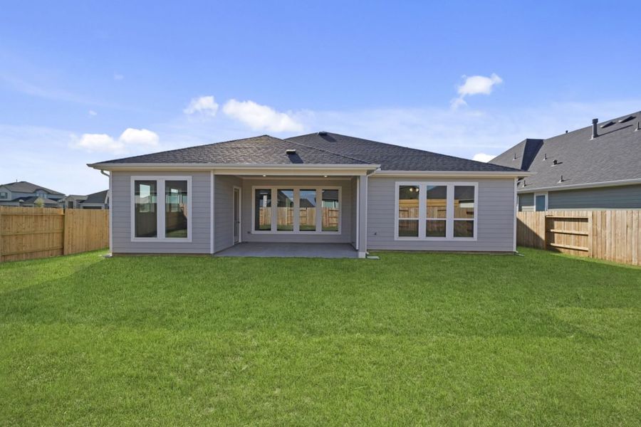 Exterior details and patio area of a home in Attwater, Waller (Image 2).