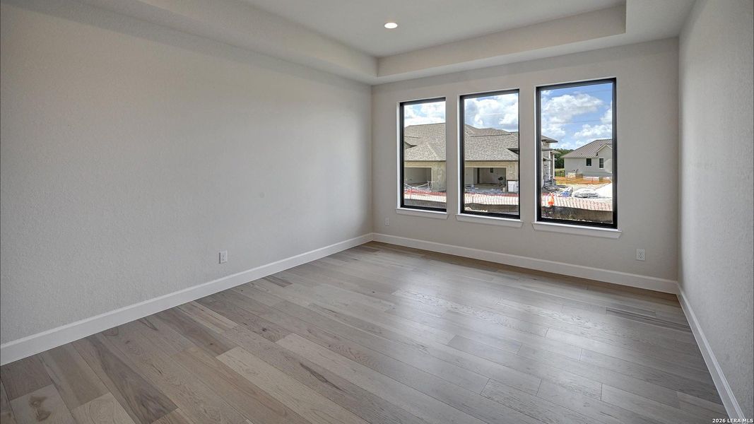 Spacious, unfurnished interior of a new home in George's Ranch, Boerne (Image 27).