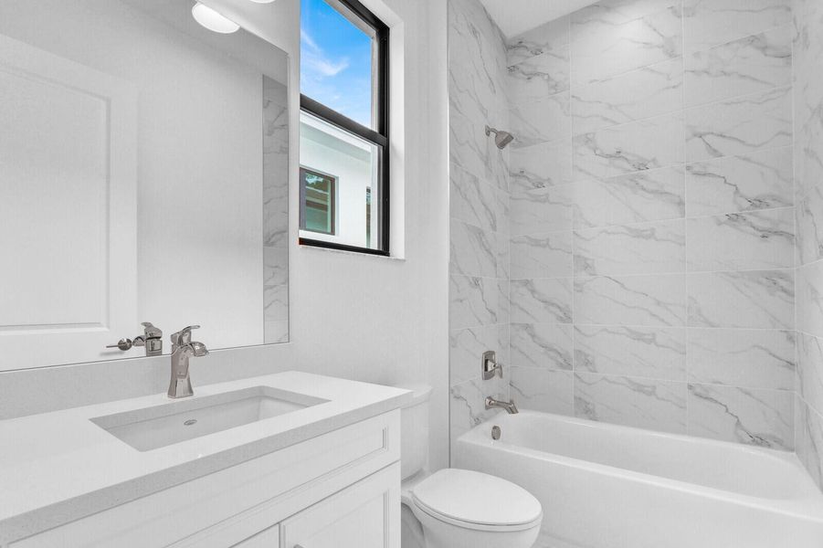 Image 39 of a home in Cove Royale.