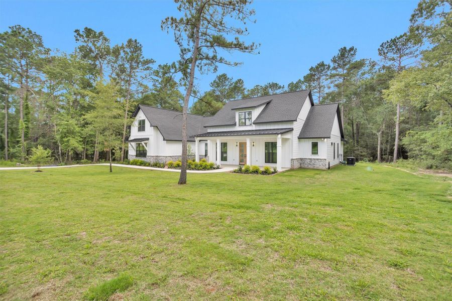 Exterior details and patio area of a home in , Plantersville (Image 3).
