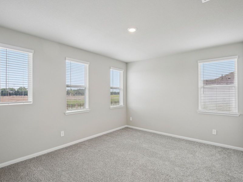 Spacious, unfurnished interior of a new home in Pinewood Trails - Luxe Series, Atascocita (Image 16).