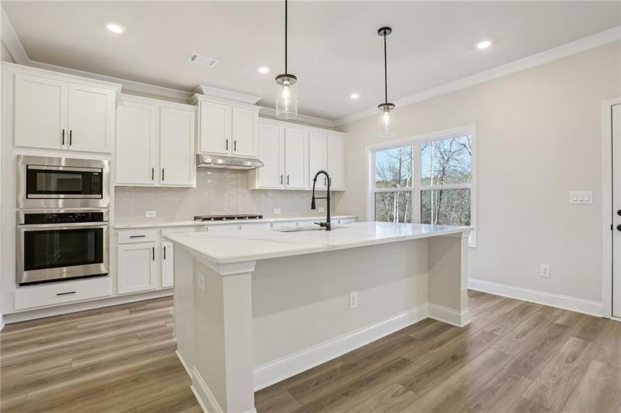 Furnished interior view inside a new home in Ponderosa Farms Manor, Gainesville (Image 5).