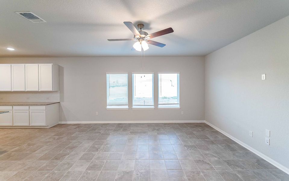 Spacious, unfurnished interior of a new home in Cloud Country, New Braunfels (Image 12).
