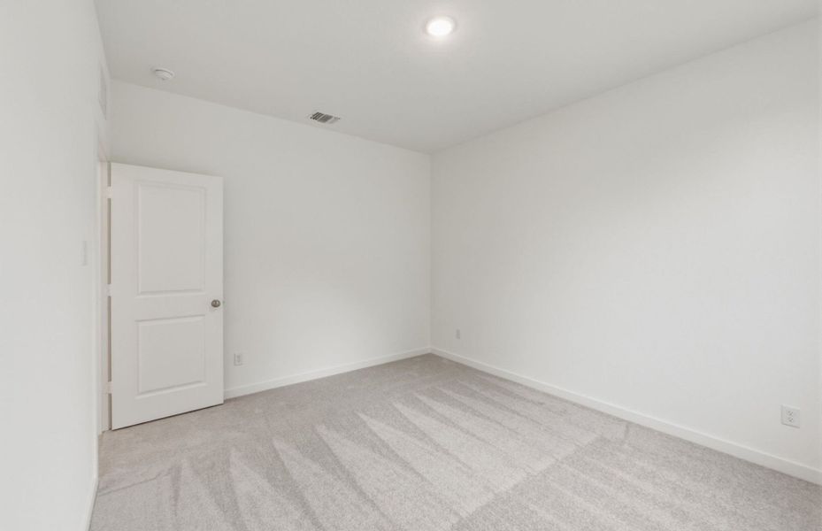 Spacious, unfurnished interior of a new home in County View, Temple (Image 15).