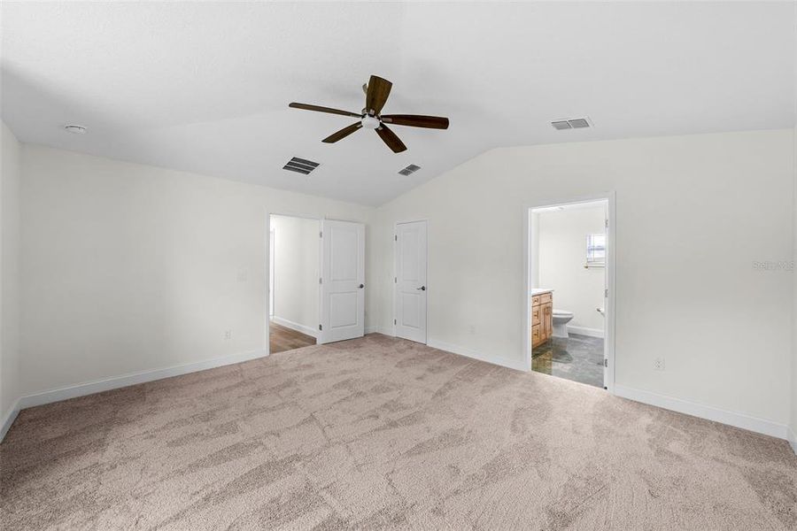 Spacious, unfurnished interior of a new home in , St. Petersburg (Image 19).