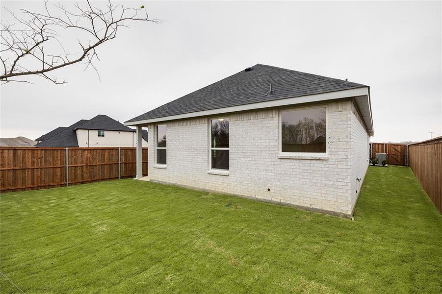 Exterior details and patio area of a home in , Royse City (Image 3).