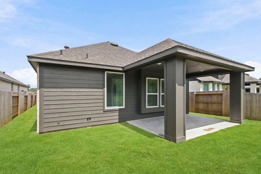 Backyard is spacious and perfect for pets if you have them Backyard is spacious and perfect for pets if you have them