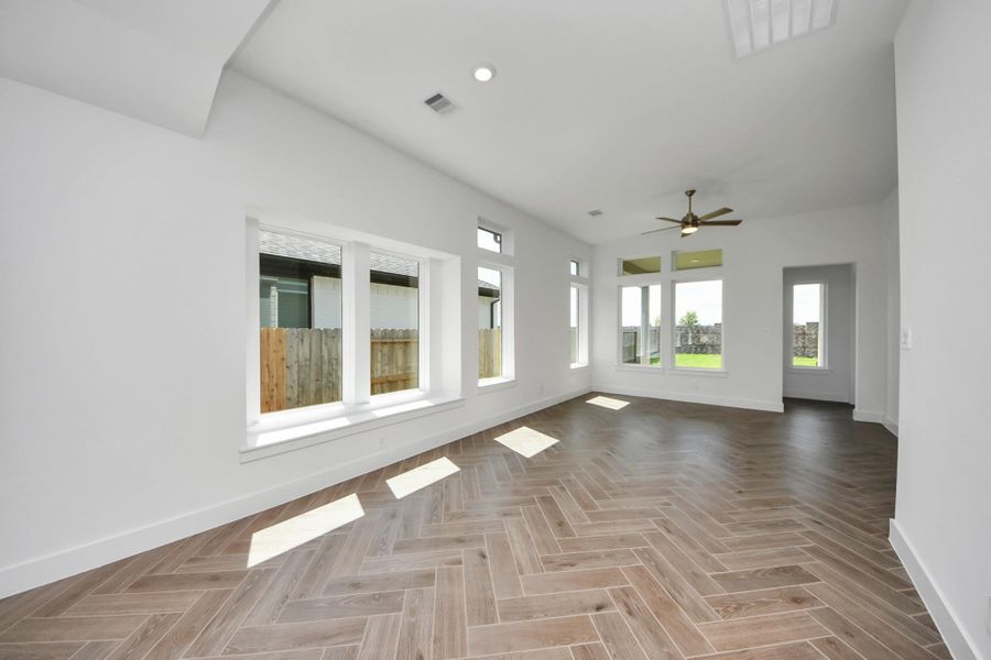 Spacious, unfurnished interior of a new home in Amira: Premier Collection, Tomball (Image 16).