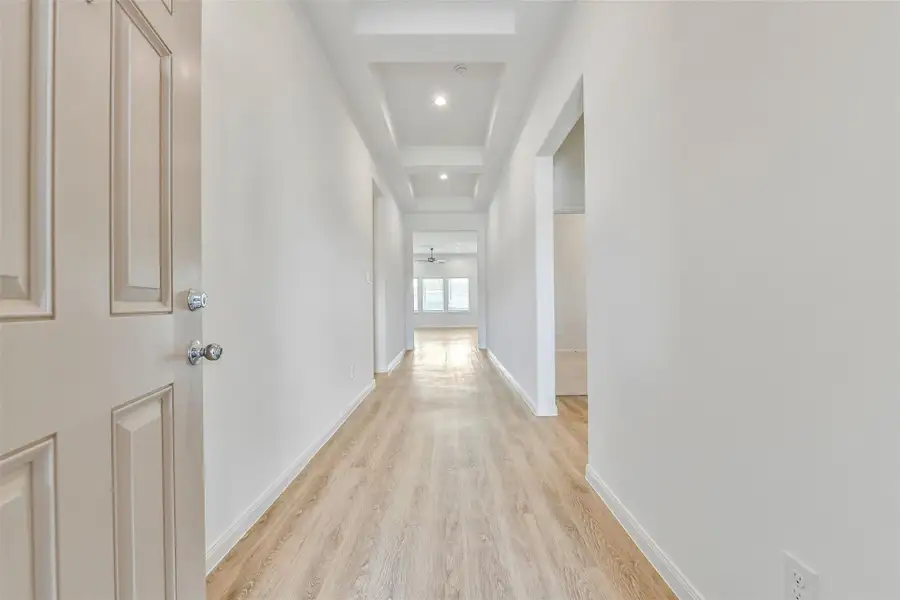 Spacious, unfurnished interior of a new home in King Oaks Village, Baytown (Image 11).