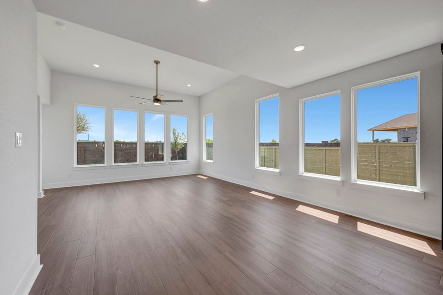Spacious, unfurnished interior of a new home in Landmark, Denton (Image 13).