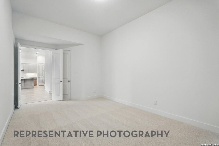 Spacious, unfurnished interior of a new home in Alsatian Oaks, Castroville (Image 8).