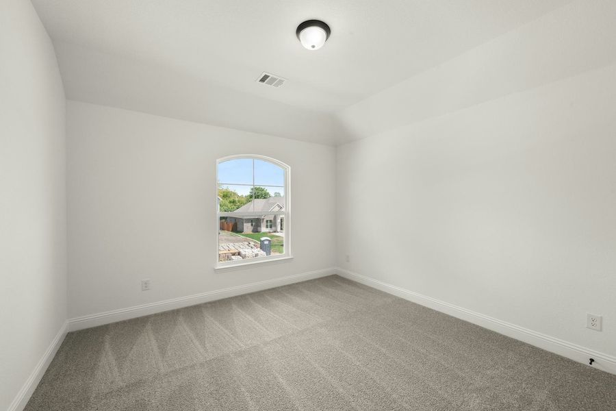 Spacious, unfurnished interior of a new home in Kentsdale Farms, DeSoto (Image 24).