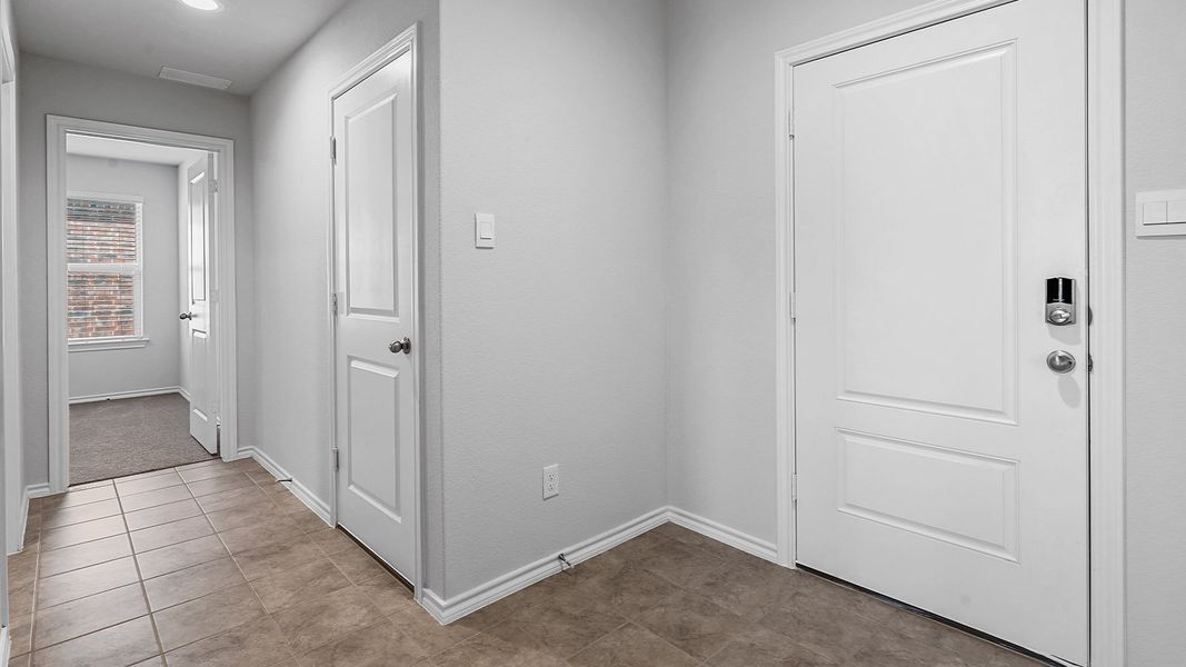 Spacious, unfurnished interior of a new home in Sunnycreek, Fort Worth (Image 39).