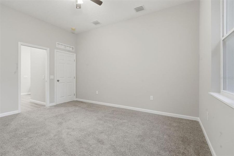 Spacious, unfurnished interior of a new home in , Debary (Image 33).