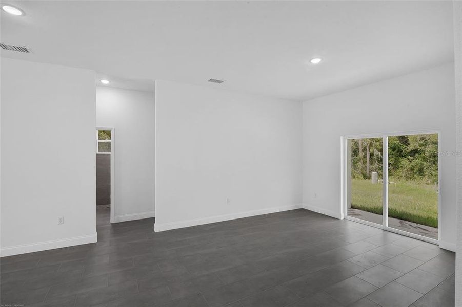 Spacious, unfurnished interior of a new home in , Dunnellon (Image 19).