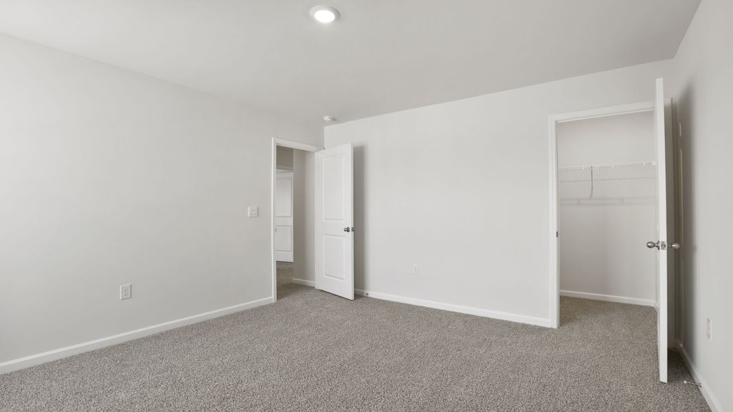 Spacious, unfurnished interior of a new home in Foxbank, Gray Court (Image 29).