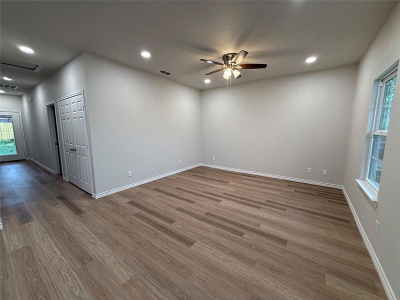 Spacious, unfurnished interior of a new home in , Longview (Image 9).