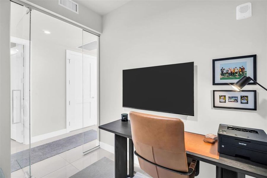 Furnished interior view inside a new home in , St. Petersburg (Image 9).