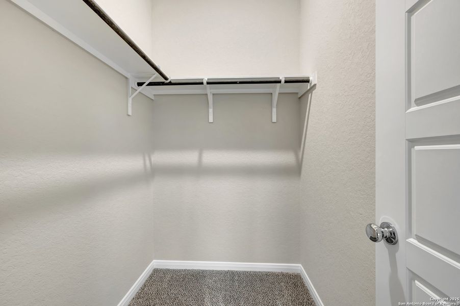 Spacious, unfurnished interior of a new home in Park Place, New Braunfels (Image 29).