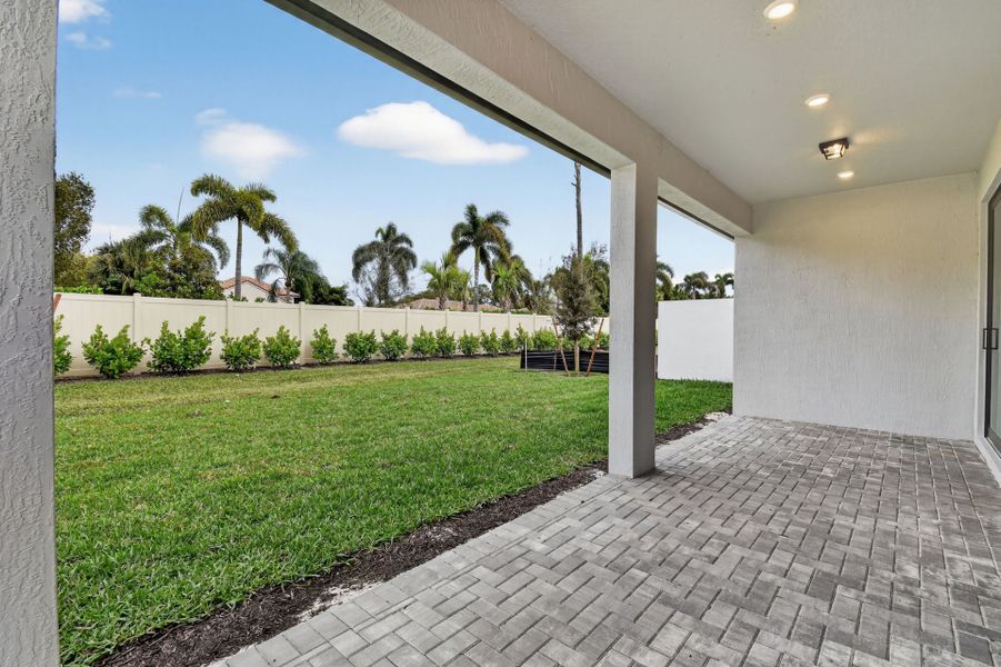 Exterior details and patio area of a home in Hendrix Reserve, Lake Worth (Image 3).