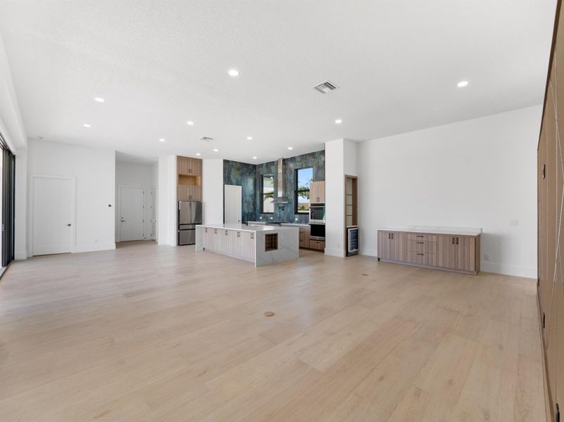 Spacious, unfurnished interior of a new home in , Port St. Lucie (Image 43).