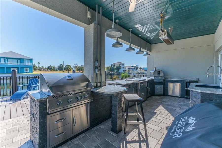 Amazing Outdoor Kitchen. Pizza Oven, Gas Grill w/Rotisserie and Griddle..