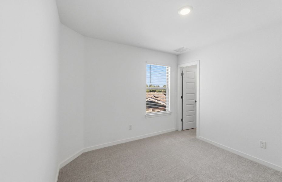 Spacious, unfurnished interior of a new home in Wolf Ranch, Georgetown (Image 35).