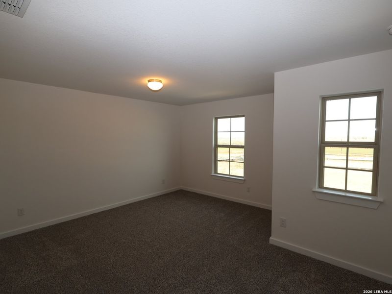 Spacious, unfurnished interior of a new home in Mesquite Ridge, San Antonio (Image 29).