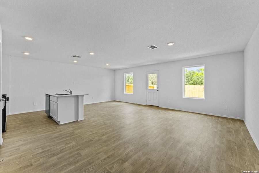 Spacious, unfurnished interior of a new home in Blue Ridge Ranch, San Antonio (Image 20). Spacious, unfurnished interior of a new home in Blue Ridge Ranch, San Antonio (Image 20).