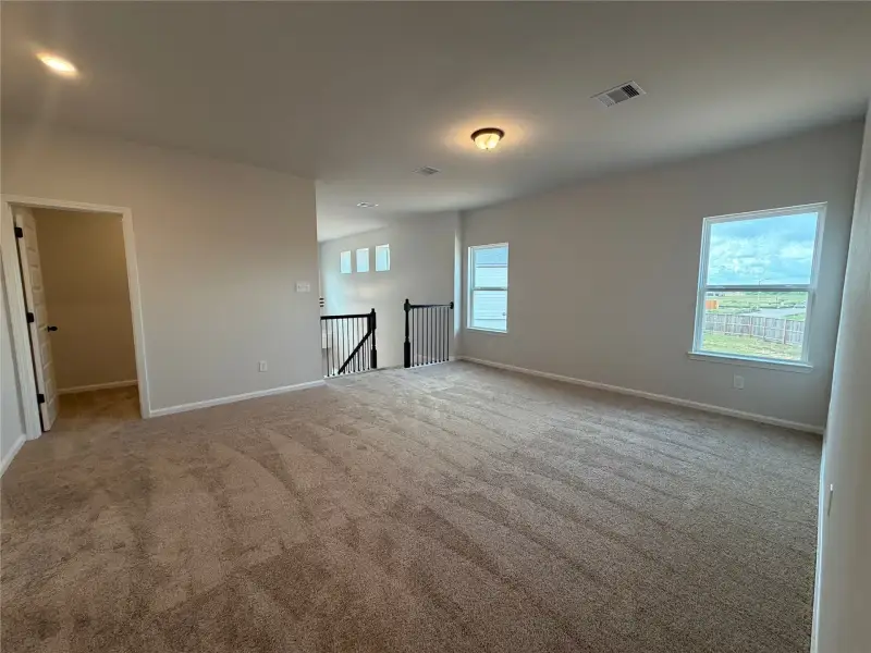 Spacious, unfurnished interior of a new home in La Segarra, Brookshire (Image 15).