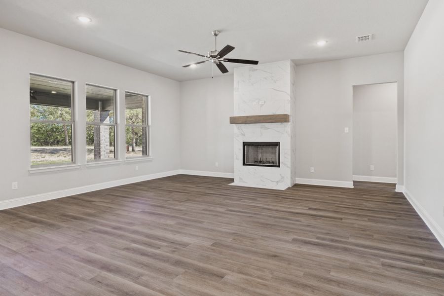 Representative unfurnished interior of a home built from the The Harper by Doug Parr Custom Homes in Spring Valley Ranch, Paradise (Image 10).