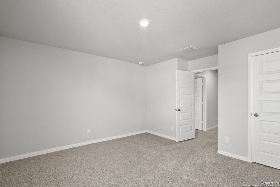 Spacious, unfurnished interior of a new home in Applewhite Meadows, San Antonio (Image 27).