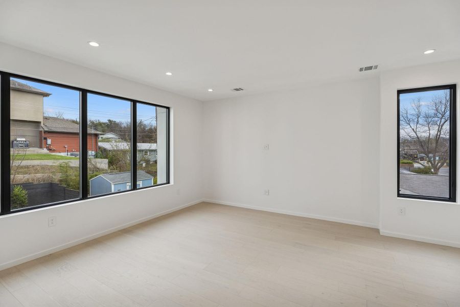 Spacious, unfurnished interior of a new home in , Austin (Image 25).