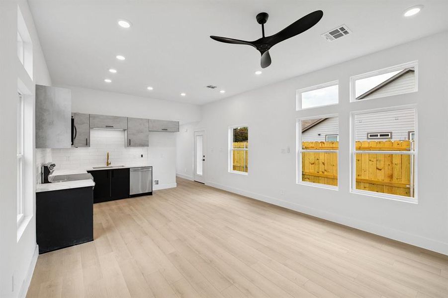 Spacious, unfurnished interior of a new home in , Dallas (Image 11).