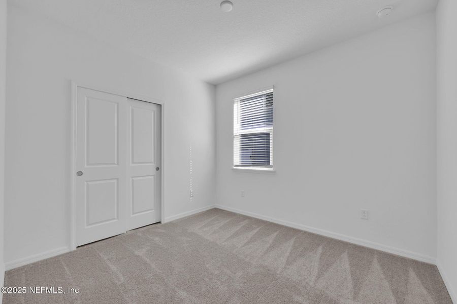 Spacious, unfurnished interior of a new home in Bradley Creek, Green Cove Springs (Image 32).