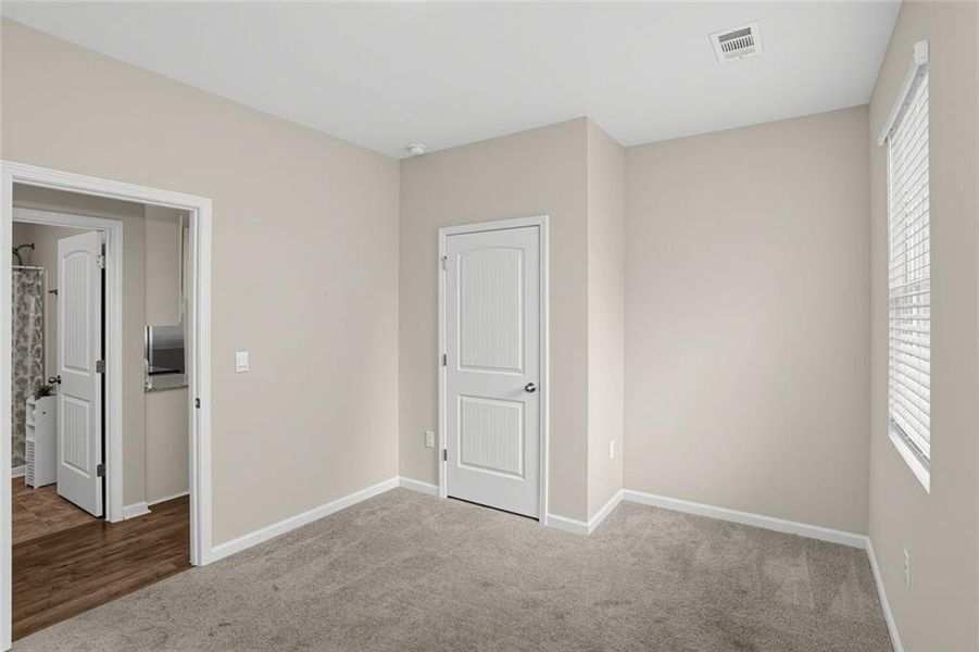 Spacious, unfurnished interior of a new home in Etowah Preserve, Dawsonville (Image 24).
